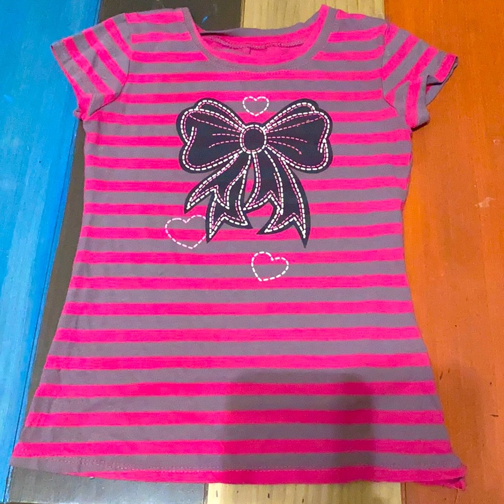 Tee shirt with bow